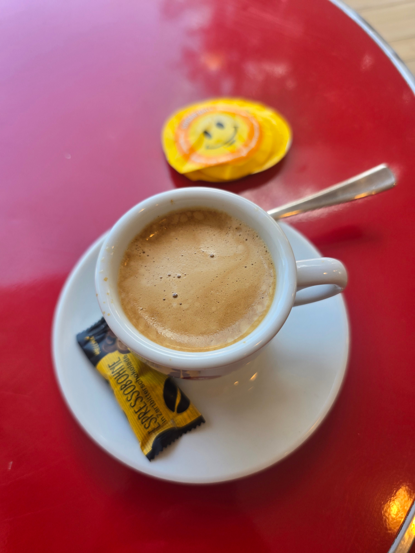 Italienischer Espresso im kugel & kruste